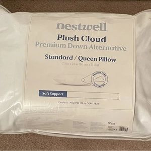 Brand New Nestwell Down Alternative Pillow Queen